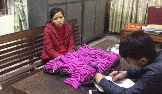 "Nữ nhi" buôn 900 quả pháo, "nam nhân" giấu 35 kg pháo trong bao tải rau "Nữ nhi" buôn 900 quả pháo, "nam nhân" giấu 35 kg pháo trong bao tải rau