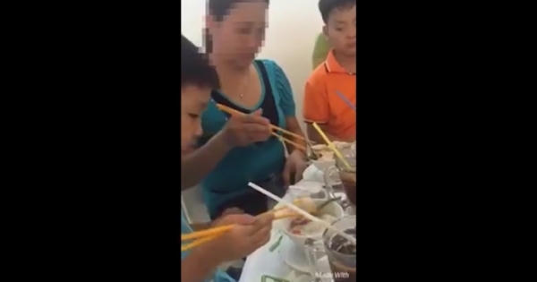 Clip: Dân mạng phẫn nộ với vị khách không mời còn "chôm chỉa" thức ăn trong đám cưới