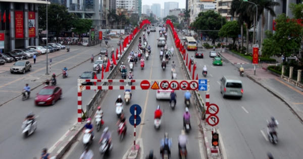 Dâm ô trong thang máy: Sao cuộc sống sôi sục mà pháp luật lại thờ ơ?