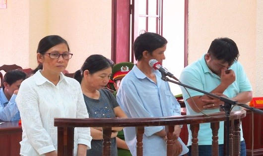 Chia nhau 31 năm tù vì lừa “chạy việc"