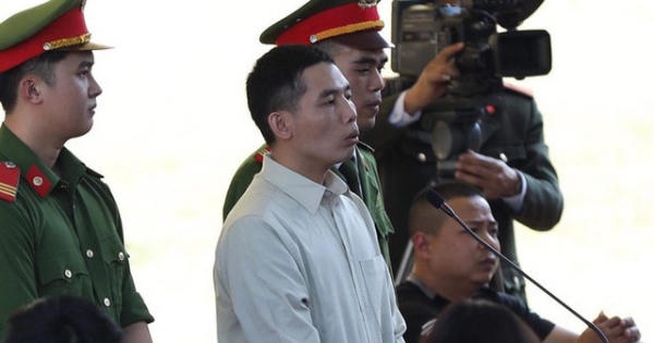 Bị cáo trẻ tuổi nhất tham gia hãm hiếp, giết hại nữ sinh giao gà bật khóc, xin cơ hội được sống