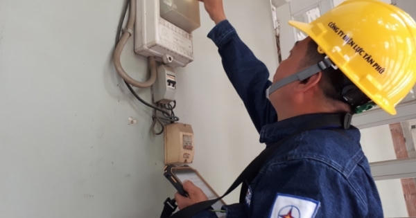 Giá điện thiếu cạnh tranh, chậm thay đổi theo thị trường