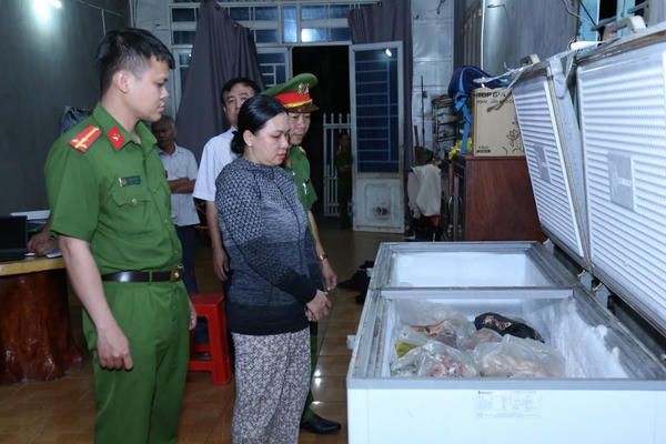 Bắt tạm giam đối tượng mua heo chết vì dịch tả Châu Phi về cấp đông bán ra thị trường Bắt tạm giam đối tượng mua heo chết vì dịch tả Châu Phi về cấp đông bán ra thị trường