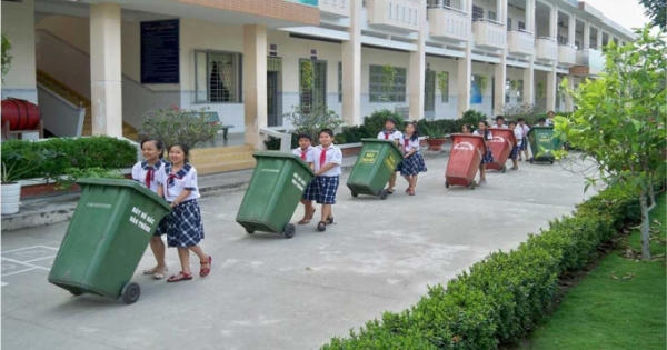 Dạy kỹ năng sống: Khi cha mẹ thì 'cuồng', các con đâm… cuống
