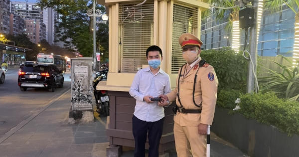 Hà Nội: Chiến sỹ đội CSGT số 7 tiếp tục gây ấn tượng tốt đẹp