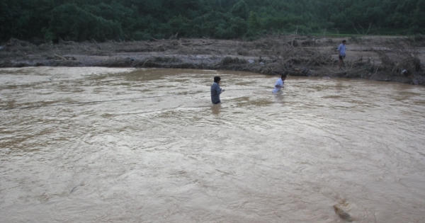 Tìm thấy 4 thi thể nữ giới không còn nguyên vẹn sau mưa lũ