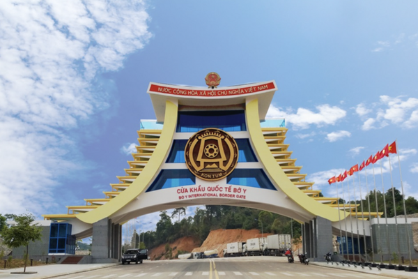 Năm 2025, kim ngạch thương mại Việt Nam - Lào đạt mốc 2,98 tỷ USD