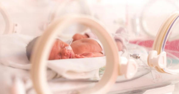 Ngày trẻ sinh non thế giới: Yêu thương tạo nên kì tích Ngày trẻ sinh non thế giới: Yêu thương tạo nên kì tích
