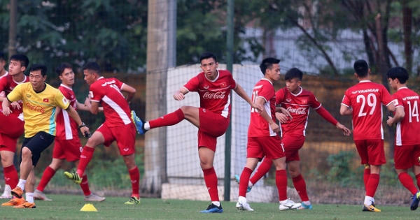Văn Quyết đeo băng đội trưởng đội tuyển Việt Nam ở AFF Cup 2018