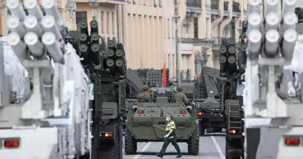 Nga mang tên lửa đất đối không “uy lực nhất thế giới” ra trình diễn