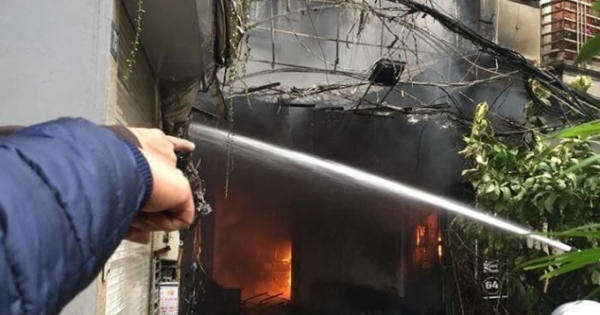 Hà Nội: Cháy lớn ở một quán karaoke tại quận Hoàn Kiếm