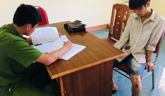 Kon Tum: Nam thanh niên dùng con tin uy hiếp công an