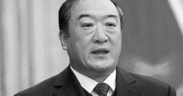 Tưởng làm quan cả họ được nhờ, ai ngờ tham nhũng khiến... cả nhà đi tù Tưởng làm quan cả họ được nhờ, ai ngờ tham nhũng khiến... cả nhà đi tù