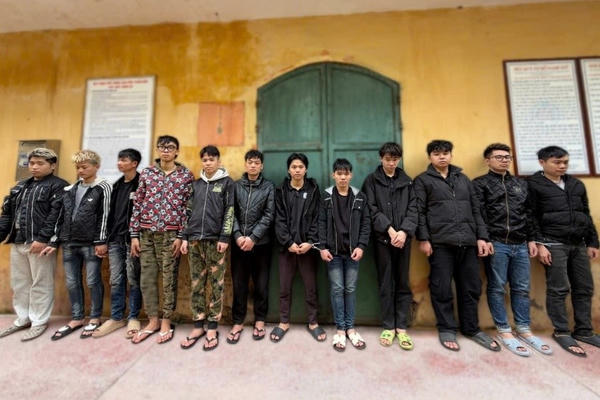 Ngăn chặn kịp thời và bắt giữ 12 đối tượng đánh nhau trong đêm Ngăn chặn kịp thời và bắt giữ 12 đối tượng đánh nhau trong đêm