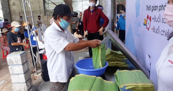 Báo Pháp luật Việt Nam chung tay cứu trợ người có hoàn cảnh khó khăn mùa dịch Covid-19