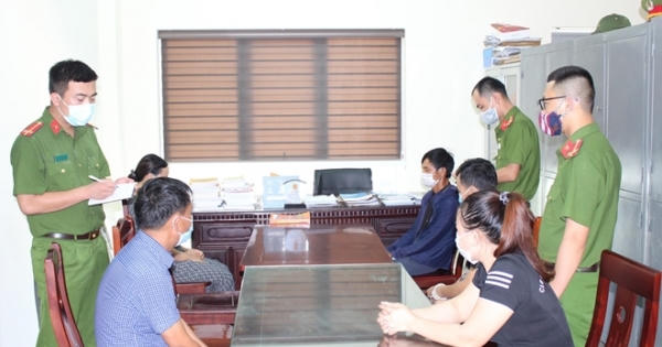 "Đánh sập" đường dây lô đề qua mạng với số tiền “siêu khủng” "Đánh sập" đường dây lô đề qua mạng với số tiền “siêu khủng”