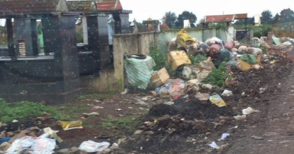 Đắk Lắk: Bãi rác "khổng lồ" nằm ngay trong Nghĩa trang