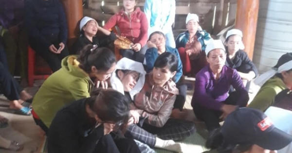 Hà Tĩnh: Xót xa nữ sinh bỏ thi về lo đám tang cho bố Hà Tĩnh: Xót xa nữ sinh bỏ thi về lo đám tang cho bố