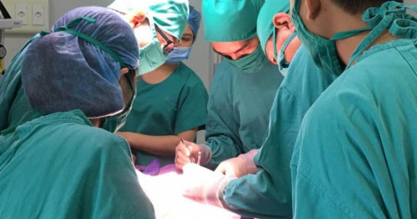 Trẻ bị đau bụng, cẩn thận bệnh lồng ruột