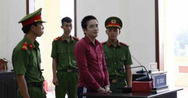 "Nghịch tử” phát điên vì rượu