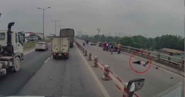 Đôi nam nữ đi xe máy đâm vào thành cầu Thanh Trì, một người tử vong