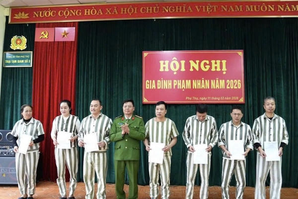 Niềm hạnh phúc của những người vừa được tự do vui Xuân, đón Tết