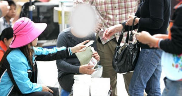 Trai Tây vờ đổi tiền lẻ để cướp