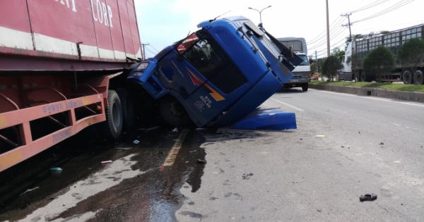 Đồng Nai: Hoảng hồn nhìn xe container “rụng” đầu sau cú tông kinh hoàng Đồng Nai: Hoảng hồn nhìn xe container “rụng” đầu sau cú tông kinh hoàng