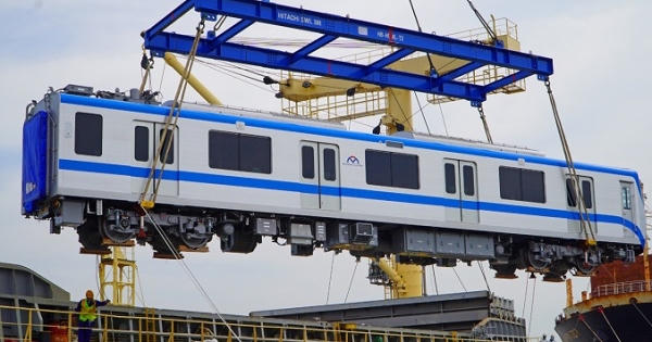 6 toa tàu Metro Số 1 cập cảng TP HCM
