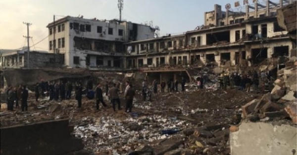 Nổ kho hóa chất trái phép ở Trung Quốc, ít nhất 150 người thương vong Nổ kho hóa chất trái phép ở Trung Quốc, ít nhất 150 người thương vong