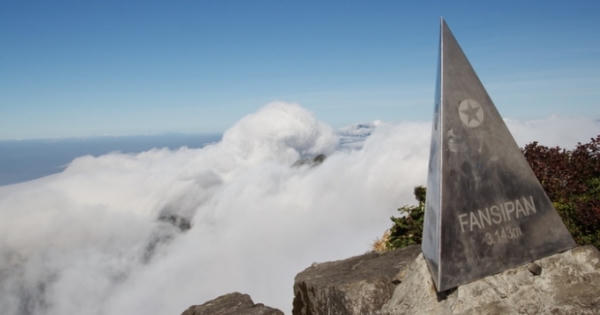 Đỉnh núi Fansiphan cao 3147.3m, cao hơn số liệu sử dụng trong 110 năm qua