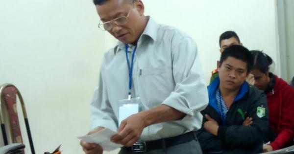 Vì chiếc bếp than, anh chồng đánh em dâu trọng thương