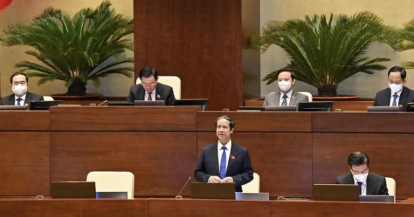 Bộ trưởng GD-ĐT: Cần lên án, nghiêm cấm việc ép học sinh học thêm trực tuyến