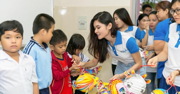 Á hậu Thuỳ Dung mang 600 phần quà từ thiện đến với trẻ em mồ côi nhân dịp Trung thu Á hậu Thuỳ Dung mang 600 phần quà từ thiện đến với trẻ em mồ côi nhân dịp Trung thu