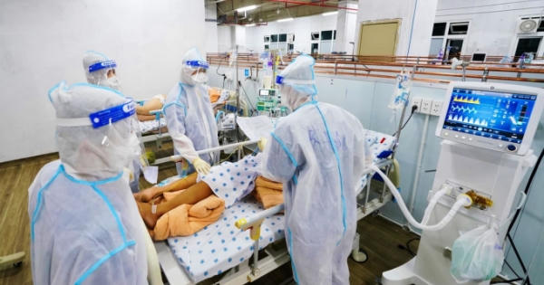 Việt Nam có gần 5.800 ca COVID-19 nặng đang điều trị