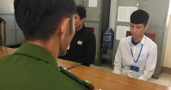 Bắt đối tượng dùng dao đâm nam sinh lớp 10 ngay trước cổng trường