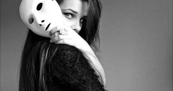 “Trong thói đời cười ra nước mắt”