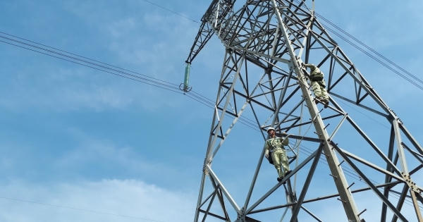 EVN đang nợ hơn 400 nghìn tỷ đồng EVN đang nợ hơn 400 nghìn tỷ đồng