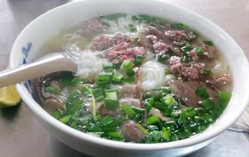 Nguy hiểm rình rập từ bát phở tái