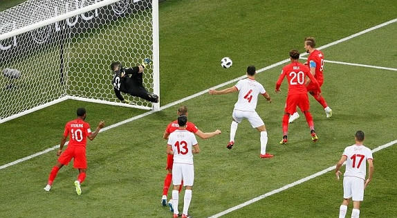 Tunisia 1-2 Anh: Sư tử cất tiếng gầm