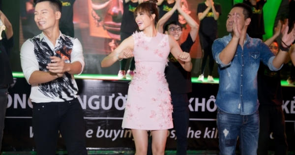 Fan "ngơ ngác" khi thấy diện mạo mới của Hoa hậu Phạm Hương Fan "ngơ ngác" khi thấy diện mạo mới của Hoa hậu Phạm Hương