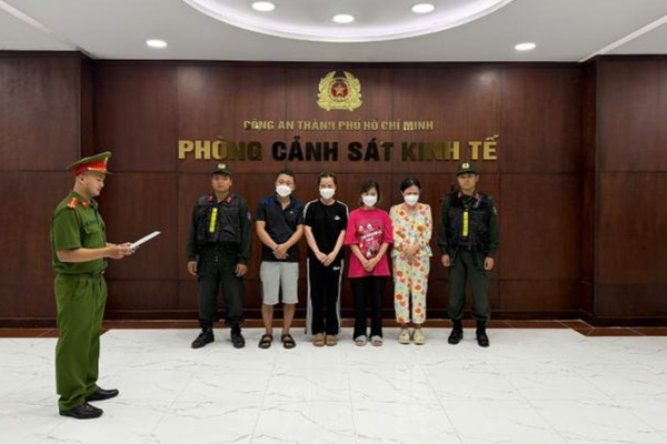 Xóa sổ đường dây làm giả hơn 10.000 chai nước hoa mang thương hiệu nổi tiếng