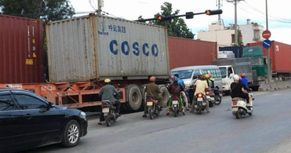 Dân Sài Gòn ám ảnh sống chung với 'hung thần' container
