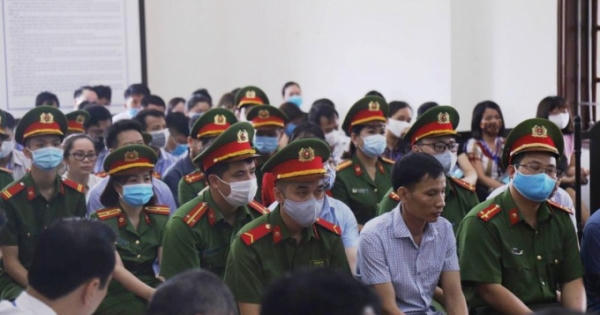 Vụ gian lận điểm thi tại Hòa Bình: Đề nghị mức án 15 cựu cán bộ công an, giáo dục