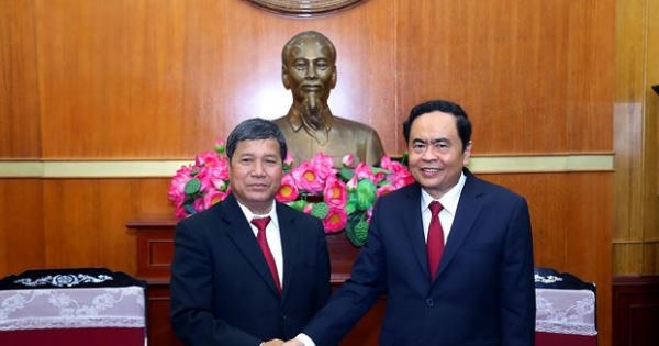 Tạo điều kiện hơn nữa cho cộng đồng người Việt nhập quốc tịch Lào