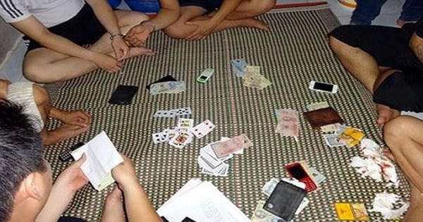 Đội phó công an tổ chức đánh bạc trong quán cà phê Đội phó công an tổ chức đánh bạc trong quán cà phê