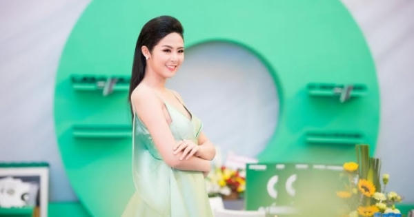 Ngọc Hân sexy trong bộ đầm tự thiết kế