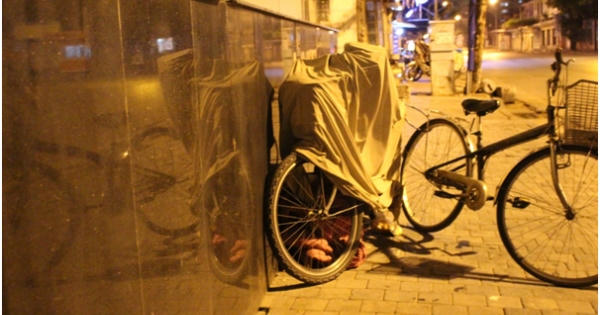 Hà Nội: Những mảnh đời sống cảnh đất là giường, trời là màn