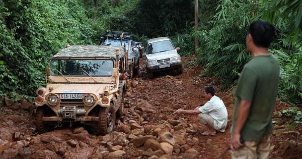 Tiêu điểm: Phượt bằng xe ô tô phân khối lớn
