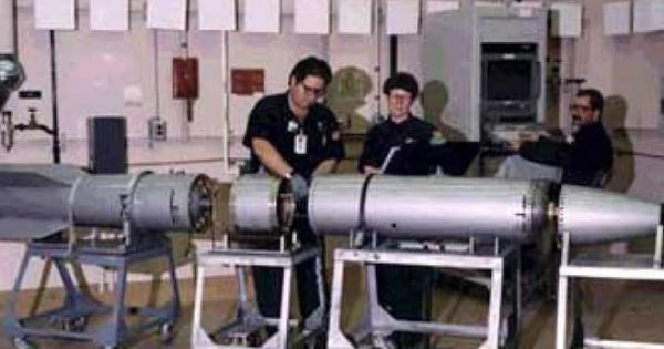 Mỹ hài lòng với loại bom hấp dẫn B61-12 mới
